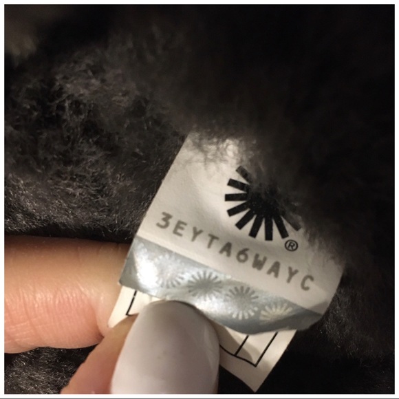 UGG SHORT CLASSIC II BOOTS - Picture 8 of 11